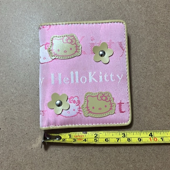 Hello Kitty Bifold Wallet - Picture 7 of 7